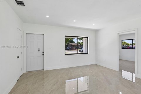 Casa en venta en Miami Gardens, Florida, 3 dormitorios, 110.74 m2 № 2317123 - foto 9