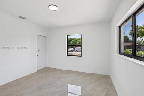 Casa en venta en Miami Gardens, Florida, 3 dormitorios, 110.74 m2 № 2317123 - foto 27