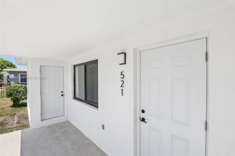 Casa en venta en Miami Gardens, Florida, 3 dormitorios, 110.74 m2 № 2317123 - foto 8