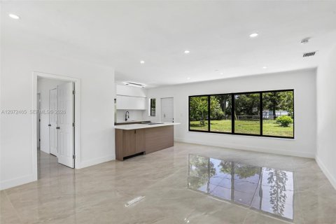 Casa en venta en Miami Gardens, Florida, 3 dormitorios, 110.74 m2 № 2317123 - foto 13