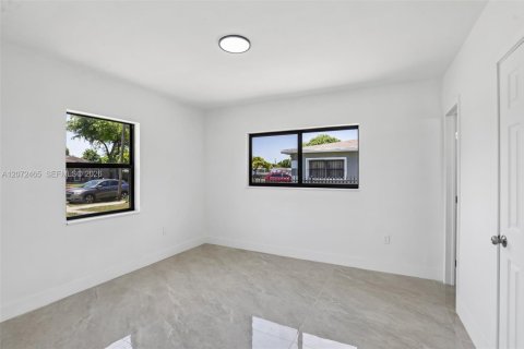 Casa en venta en Miami Gardens, Florida, 3 dormitorios, 110.74 m2 № 2317123 - foto 23