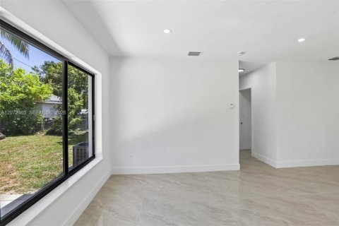 Casa en venta en Miami Gardens, Florida, 3 dormitorios, 110.74 m2 № 2317123 - foto 11