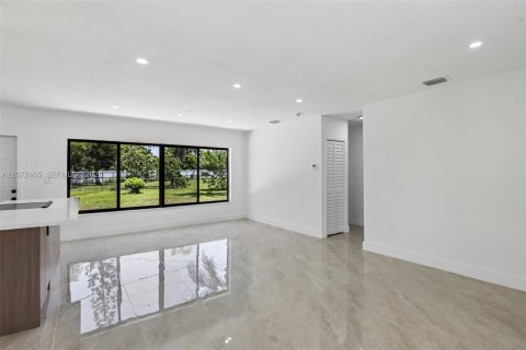 Casa en venta en Miami Gardens, Florida, 3 dormitorios, 110.74 m2 № 2317123 - foto 14