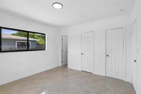 Casa en venta en Miami Gardens, Florida, 3 dormitorios, 110.74 m2 № 2317123 - foto 20