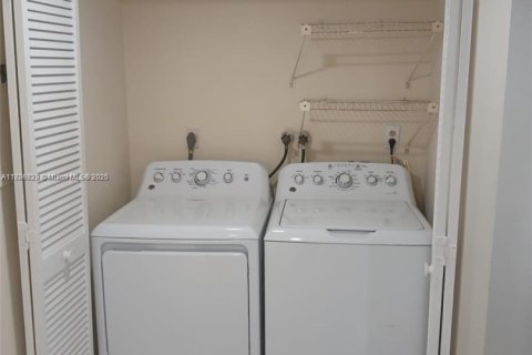 Купить кондоминиум в Лодерхилл, Флорида 3 спальни, 143.07м2, № 1933520 - фото 14