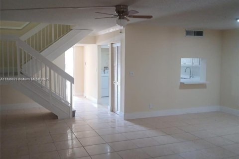 Купить кондоминиум в Лодерхилл, Флорида 3 спальни, 143.07м2, № 1933520 - фото 7