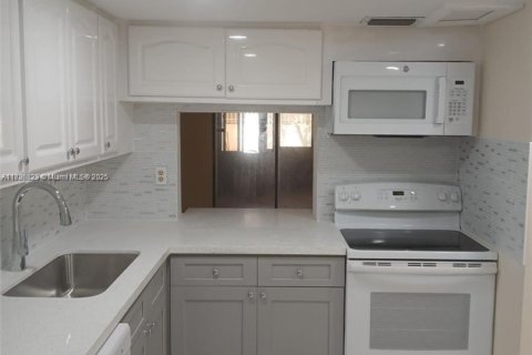 Купить кондоминиум в Лодерхилл, Флорида 3 спальни, 143.07м2, № 1933520 - фото 5