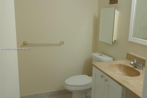 Купить кондоминиум в Лодерхилл, Флорида 3 спальни, 143.07м2, № 1933520 - фото 12