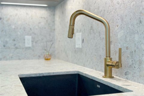 Copropriété à louer à Miami, Floride: 2 chambres, 81.29 m2 № 1946619 - photo 6