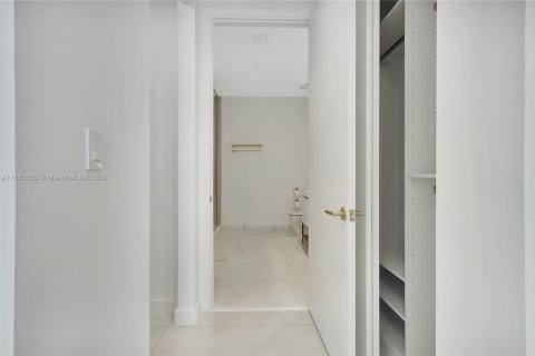 Copropriété à louer à Miami, Floride: 2 chambres, 81.29 m2 № 1946619 - photo 13
