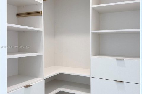 Copropriété à louer à Miami, Floride: 2 chambres, 81.29 m2 № 1946619 - photo 14