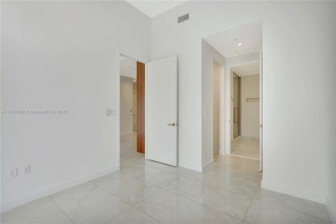 Copropriété à louer à Miami, Floride: 2 chambres, 81.29 m2 № 1946619 - photo 12