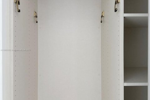 Copropriété à louer à Miami, Floride: 2 chambres, 81.29 m2 № 1946619 - photo 19