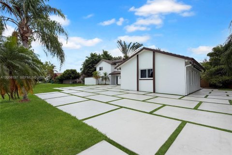 Villa ou maison à vendre à Davie, Floride: 5 chambres, 445.65 m2 № 2256405 - photo 4