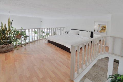 Condo in Miami Beach, Florida, 2 bedrooms  № 1935087 - photo 2