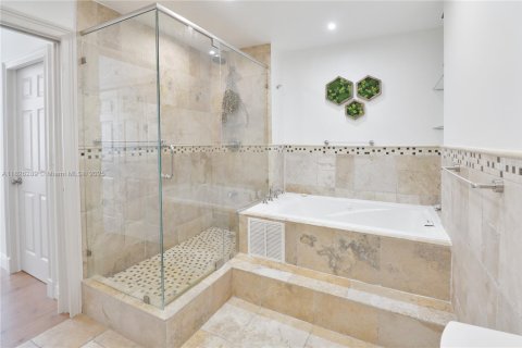 Condo in Miami Beach, Florida, 2 bedrooms  № 1935087 - photo 9