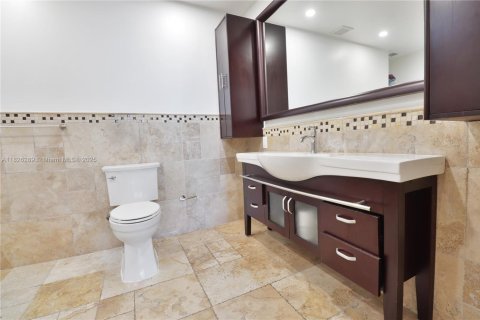 Condo in Miami Beach, Florida, 2 bedrooms  № 1935087 - photo 8