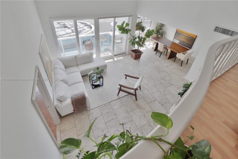 Condo in Miami Beach, Florida, 2 bedrooms  № 1935087