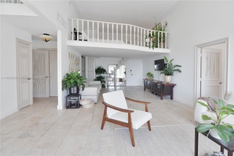 Condo in Miami Beach, Florida, 2 bedrooms  № 1935087 - photo 10