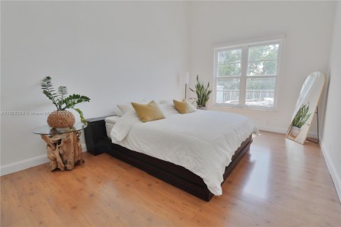 Condo in Miami Beach, Florida, 2 bedrooms  № 1935087 - photo 7