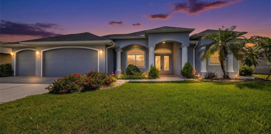 Casa en Port Charlotte, Florida 3 dormitorios, 206.24 m2 № 2323031