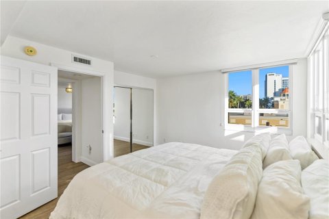 Condo in Sarasota, Florida, 3 bedrooms № 2155698 - photo 24