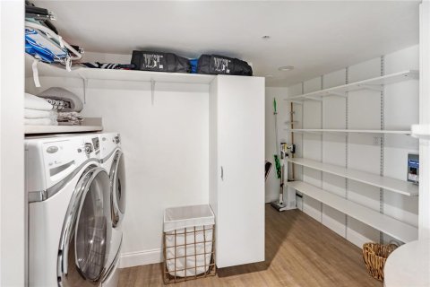 Condo in Sarasota, Florida, 3 bedrooms № 2155698 - photo 23