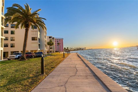 Condo in Sarasota, Florida, 3 bedrooms № 2155698 - photo 3