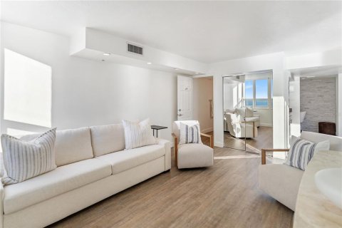 Condo in Sarasota, Florida, 3 bedrooms № 2155698 - photo 20