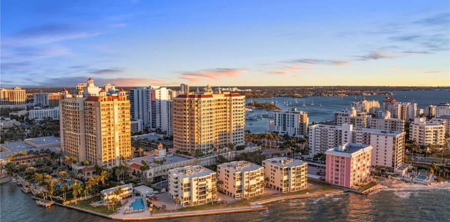 Condo in Sarasota, Florida, 3 bedrooms № 2155698