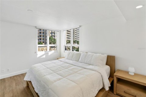Condo in Sarasota, Florida, 3 bedrooms № 2155698 - photo 25