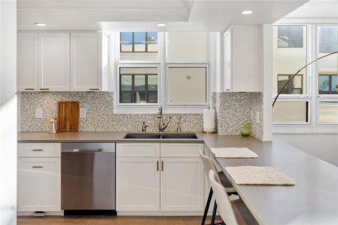 Condo in Sarasota, Florida, 3 bedrooms № 2155698 - photo 12