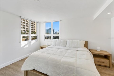 Condo in Sarasota, Florida, 3 bedrooms № 2155698 - photo 26