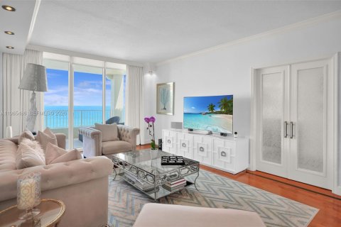 Condo in Highland Beach, Florida, 2 bedrooms  № 2050605 - photo 19