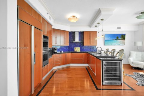 Condo in Highland Beach, Florida, 2 bedrooms  № 2050605 - photo 4