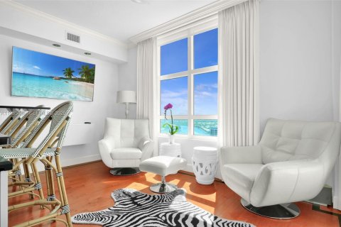 Condo in Highland Beach, Florida, 2 bedrooms  № 2050605 - photo 15