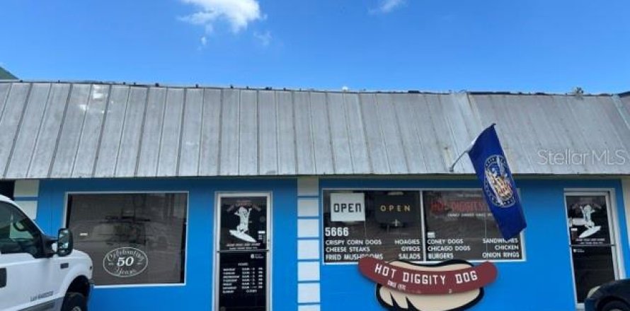 Commercial property in Sarasota, Florida 205.96 sq.m. № 2136986