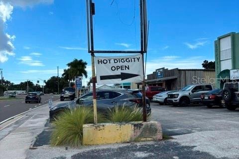 Commercial property in Sarasota, Florida 205.96 sq.m. № 2136986 - photo 2