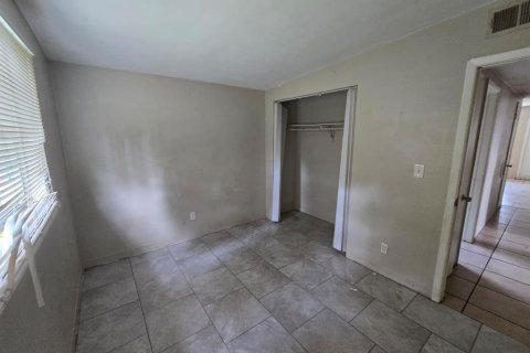 House in Saint Petersburg, Florida 3 bedrooms, 92.9 sq.m. № 1816136 - photo 11