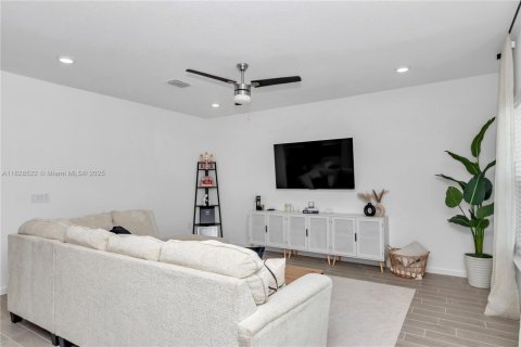 House in Williston, Florida 3 bedrooms, 143.81 sq.m. № 1801051 - photo 11