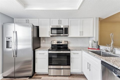 Condo in Oldsmar, Florida, 2 bedrooms № 2215804 - photo 5
