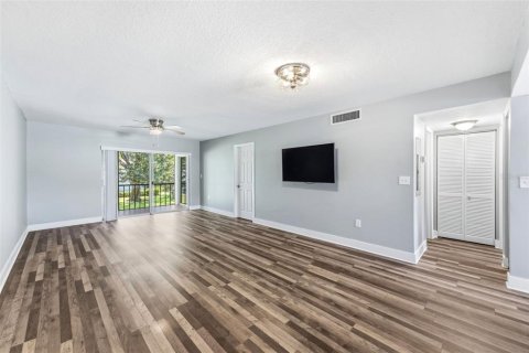 Condo in Oldsmar, Florida, 2 bedrooms № 2215804 - photo 2