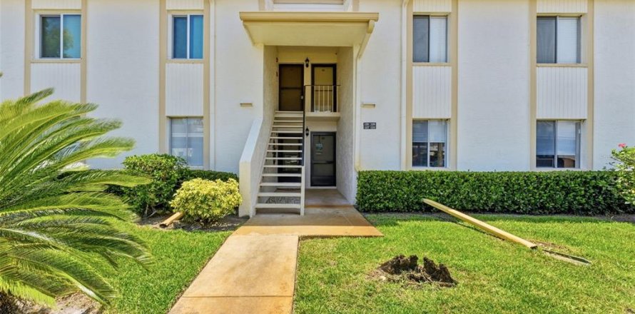Condo in Oldsmar, Florida, 2 bedrooms № 2215804