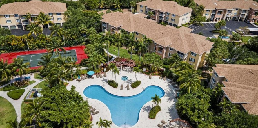 Condo in West Palm Beach, Florida, 3 bedrooms № 2376400