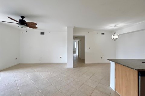 Condo in West Palm Beach, Florida, 3 bedrooms № 2376400 - photo 3