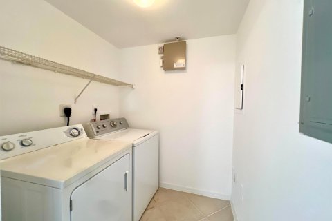 Condo in West Palm Beach, Florida, 3 bedrooms № 2376400 - photo 10