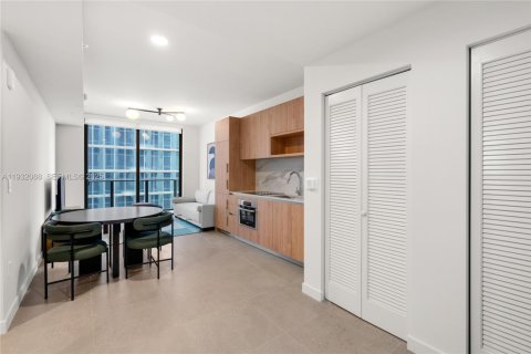 Condo in Miami, Florida, 1 bedroom  № 1990637 - photo 6