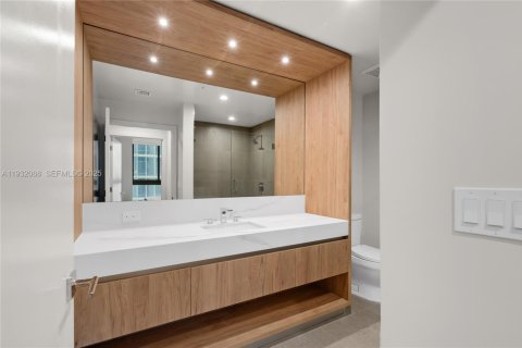 Condo in Miami, Florida, 1 bedroom  № 1990637 - photo 14