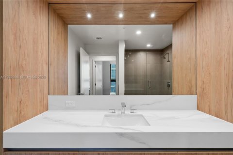 Condo in Miami, Florida, 1 bedroom  № 1990637 - photo 16