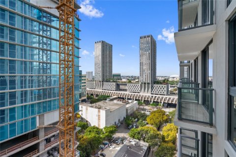Condo in Miami, Florida, 1 bedroom  № 1990637 - photo 24